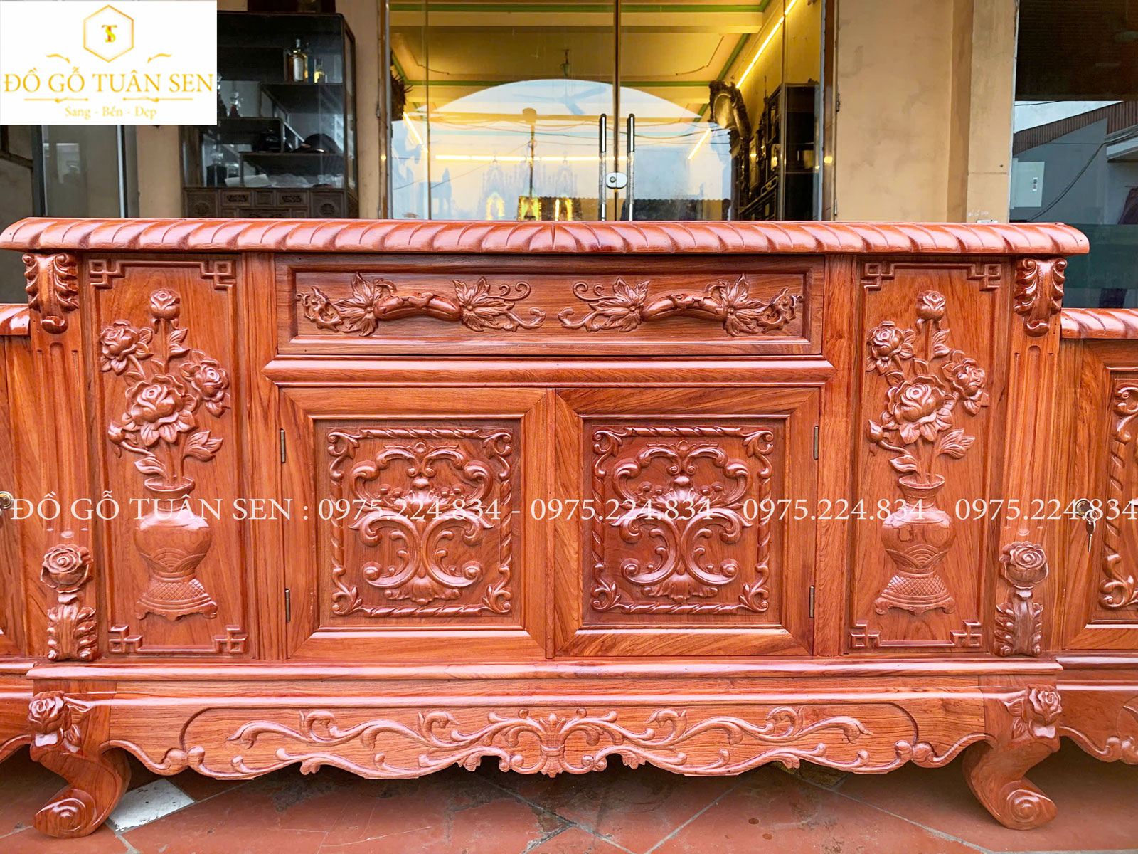Thông tin kích thước kệ tivi chạm hoa hồng 